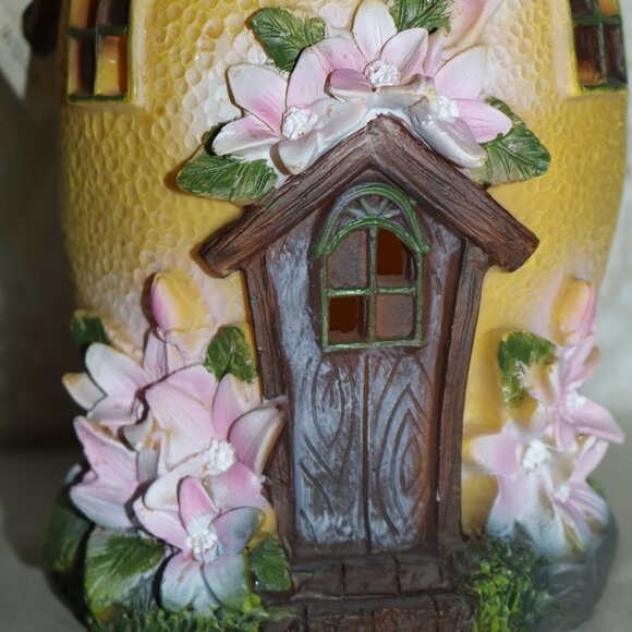 Lemon fairy solar house new with tags uses one included AAA battery and the sun - Picture 1 of 10
